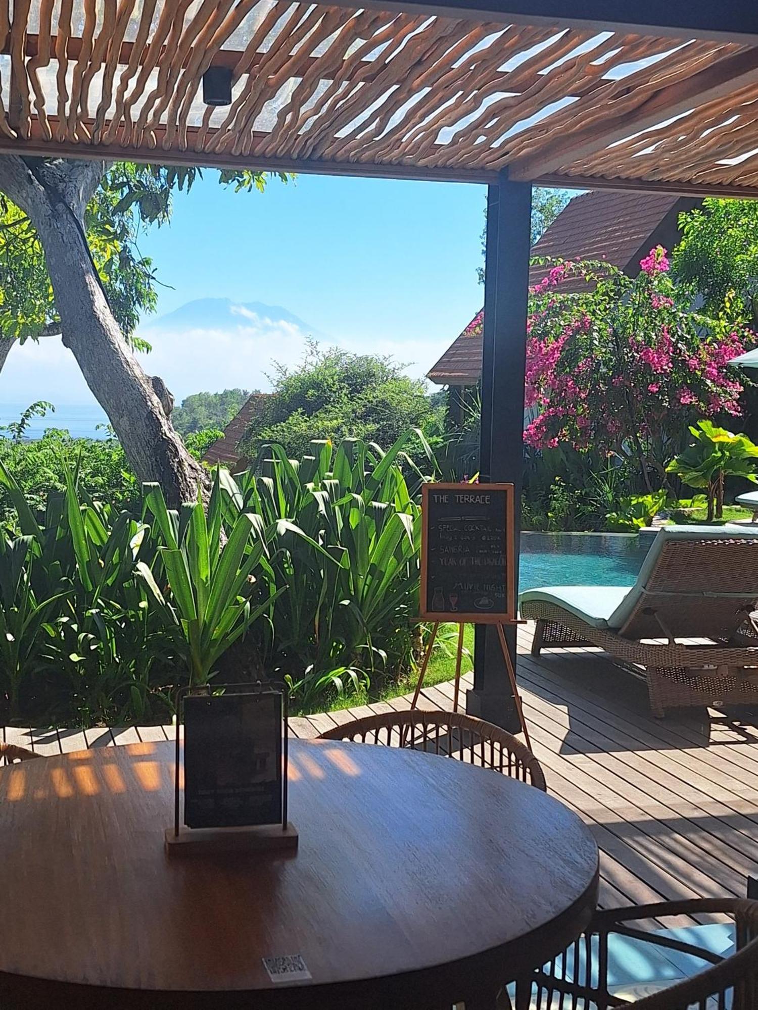Deep Roots Dive & Yoga Resort Ped エクステリア 写真