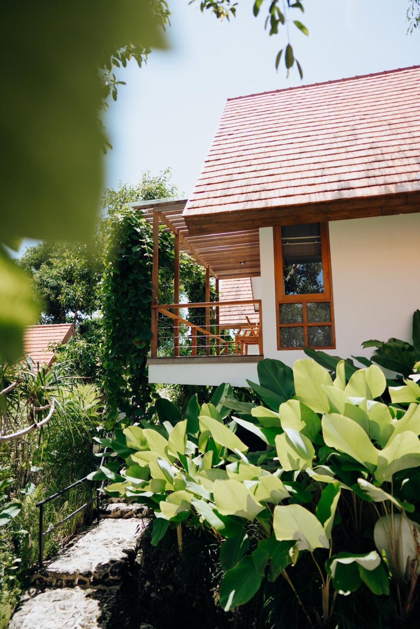 Deep Roots Dive & Yoga Resort Ped エクステリア 写真
